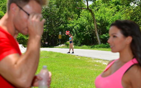 Appealing babes Sovereign Syre and Shae Summers enjoy hot threesome outdoor